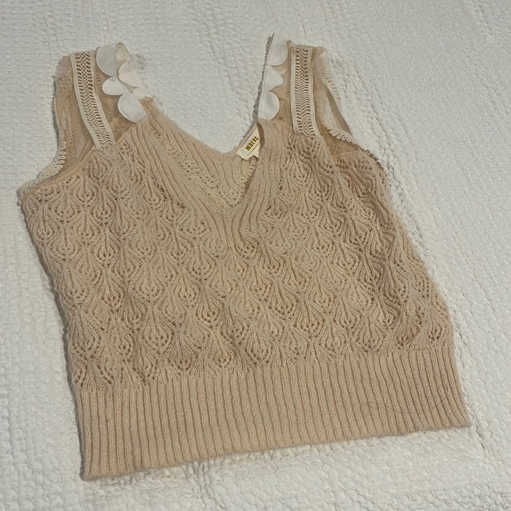Maeve - Anthropologie - cream tank sweater with appliqué on shoulder straps